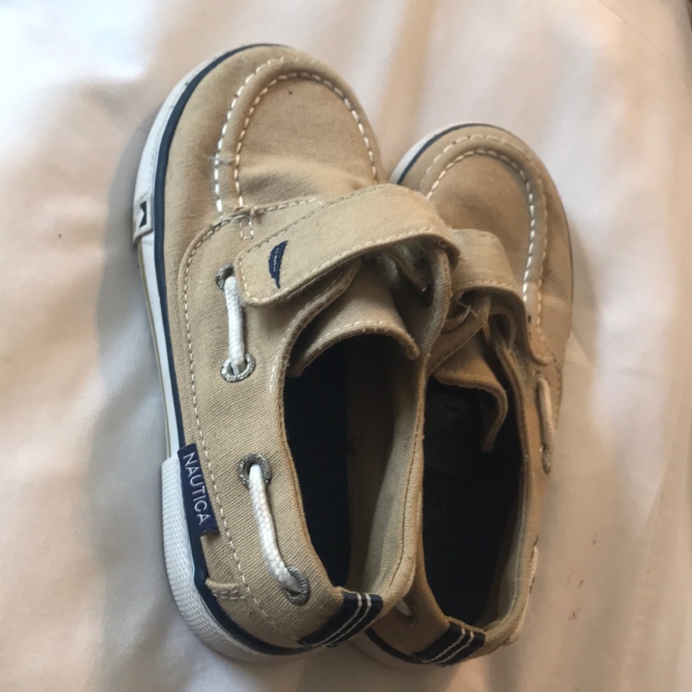 Boys Size 9 Nautica velcro shoes